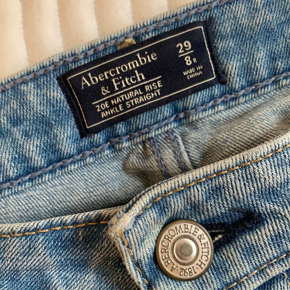 Abercrombie Zoë natural rise straight leg Jean